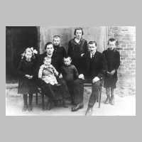 108-0018 Familie Gustav Kohn, Uderhoehe, im Jahre 1928.jpg